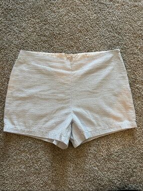 Classic Seersucker High-Waist Women's Shorts - White
